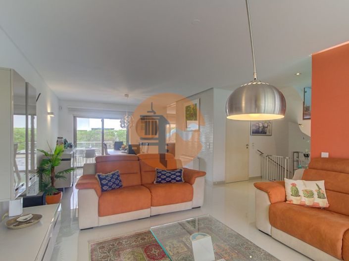 Image No.7-3 Bed House for sale