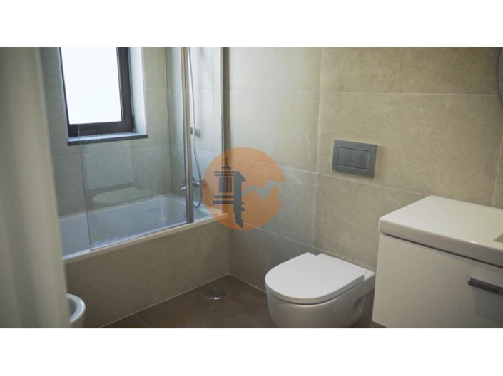 Image No.18-3 Bed House for sale