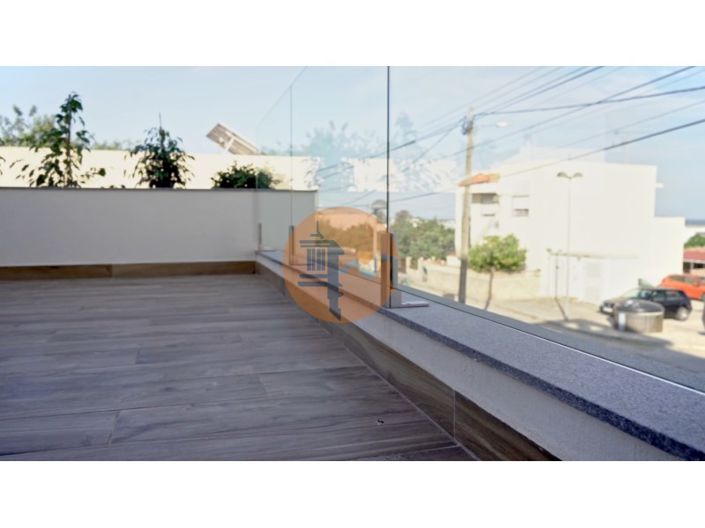 Image No.9-3 Bed House for sale