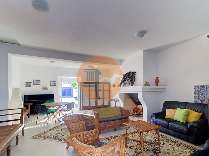 Image No.21-4 Bed House for sale