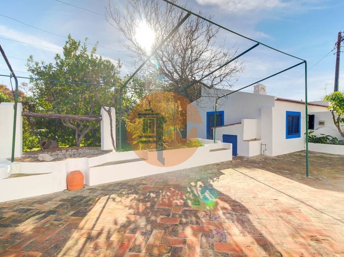 Image No.1-4 Bed Farmhouse for sale