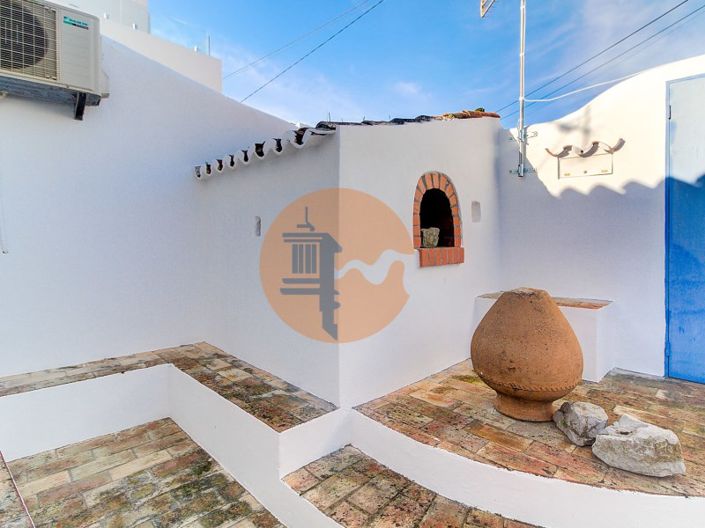 Image No.17-4 Bed Farmhouse for sale