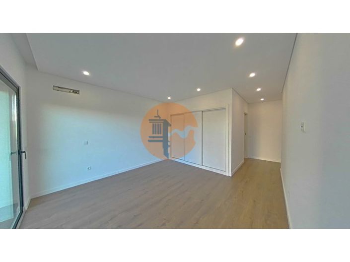 Image No.24-1 Bed Apartment for sale