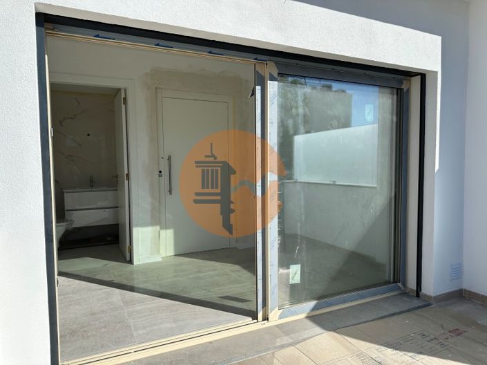 Image No.14-3 Bed House for sale