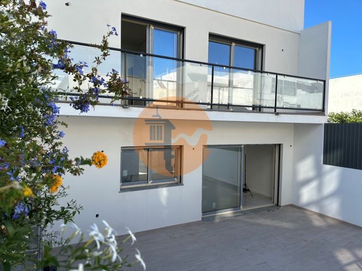 Image No.2-3 Bed House for sale