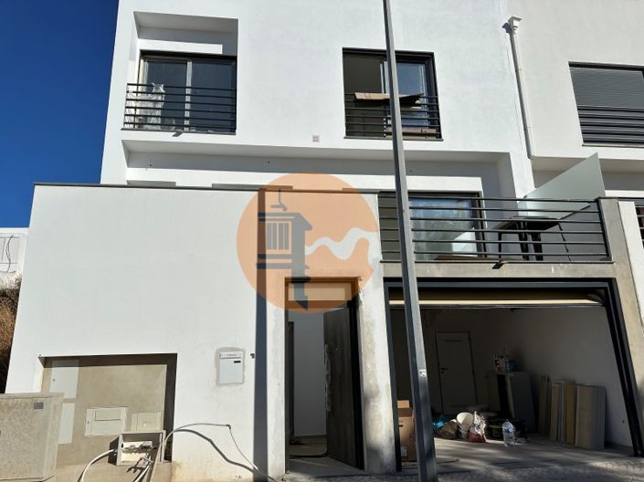 Image No.53-3 Bed House for sale