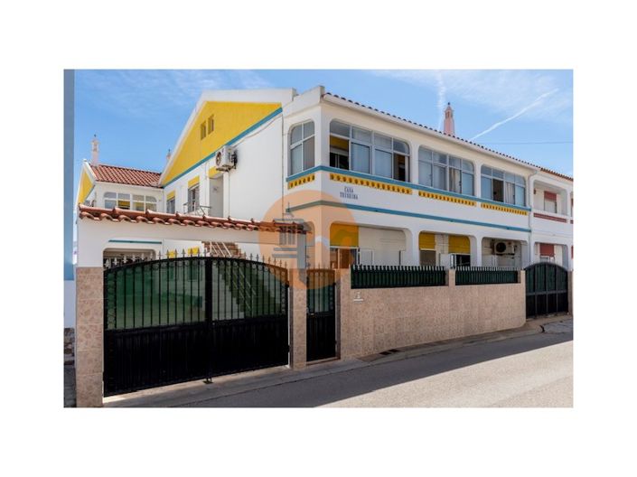 Image No.3-12 Bed Property for sale