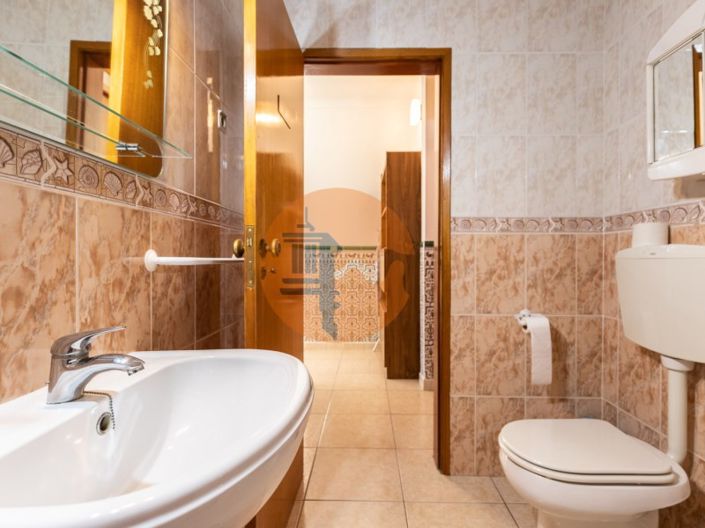 Image No.59-12 Bed Property for sale