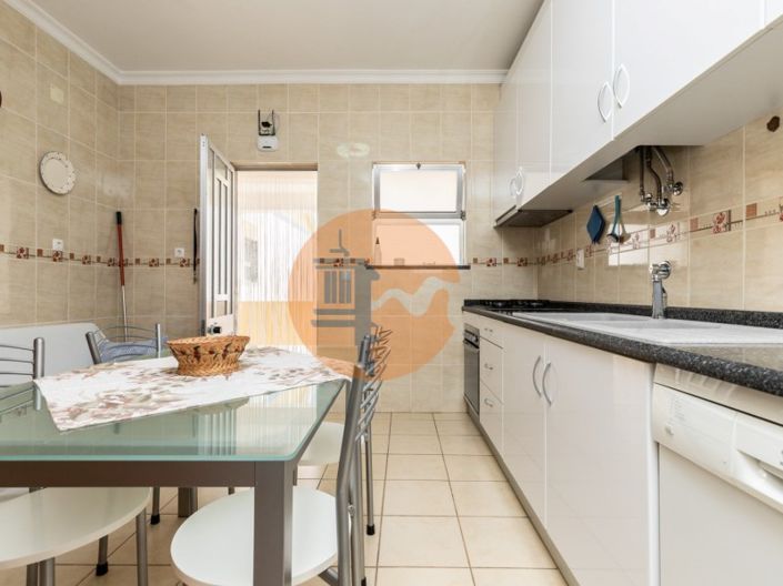 Image No.40-12 Bed House for sale