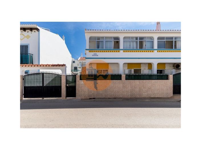 Image No.8-12 Bed House for sale