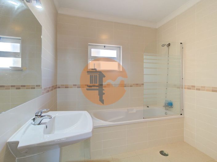 Image No.20-4 Bed House for sale