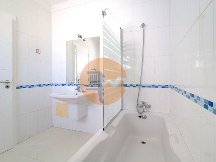 Image No.27-4 Bed House for sale