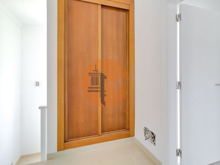 Image No.28-4 Bed House for sale