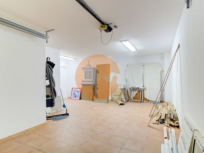 Image No.40-4 Bed House for sale