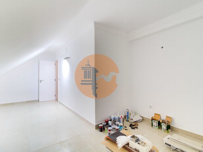 Image No.44-4 Bed House for sale