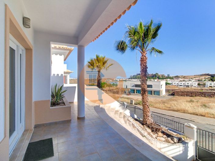 Image No.6-4 Bed House for sale