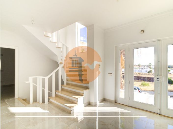 Image No.7-4 Bed House for sale