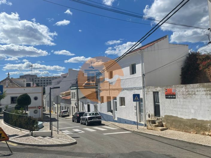 Image No.8-1 Bed House for sale