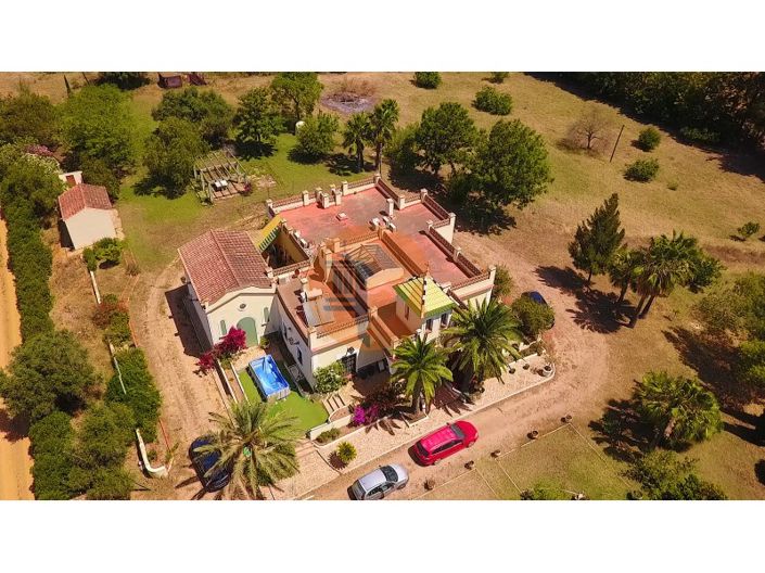 Image No.1-4 Bed House for sale