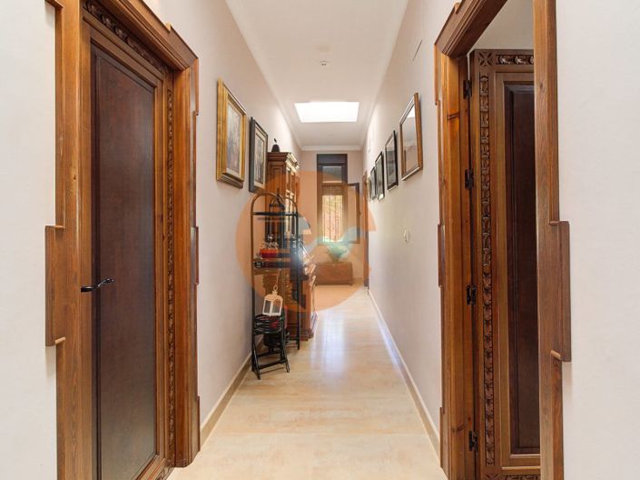 Image No.12-4 Bed House for sale