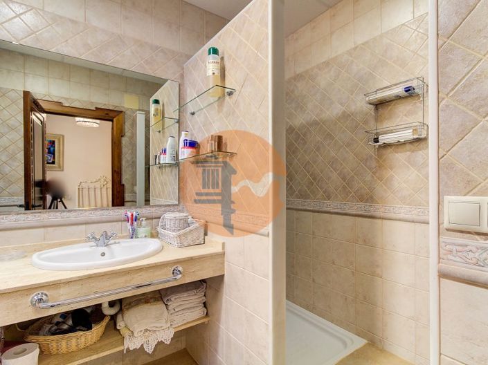 Image No.16-4 Bed House for sale