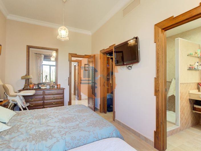 Image No.19-4 Bed House for sale