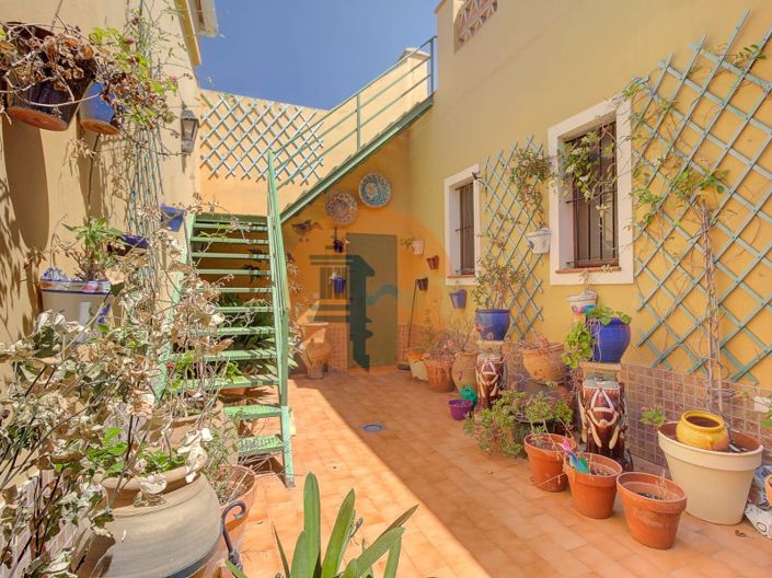 Image No.40-4 Bed House for sale