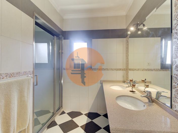 Image No.16-4 Bed House for sale