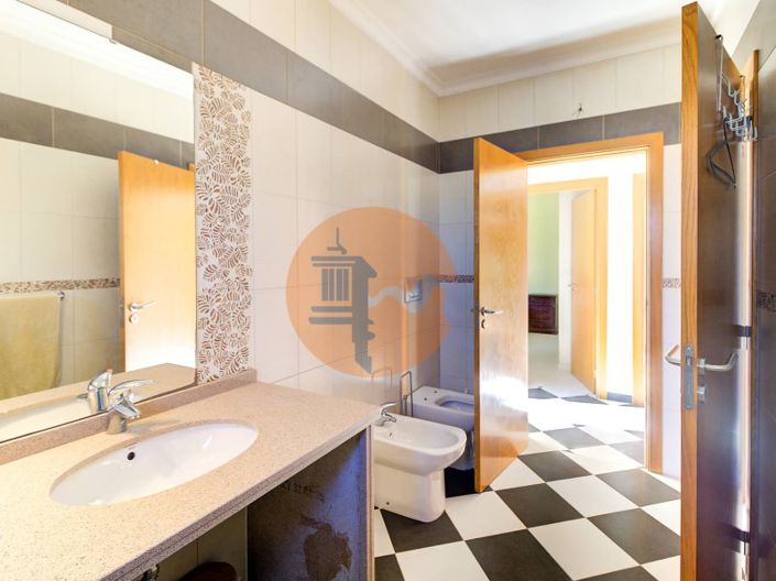 Image No.17-4 Bed House for sale