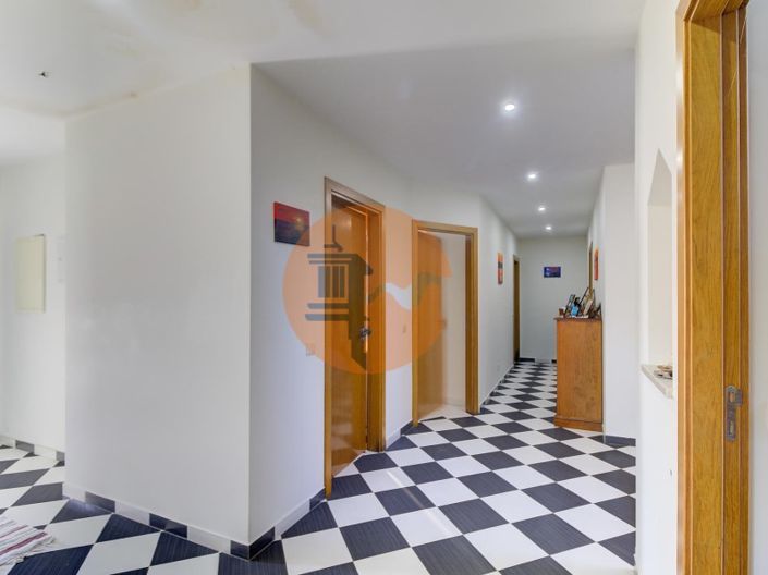 Image No.26-4 Bed House for sale