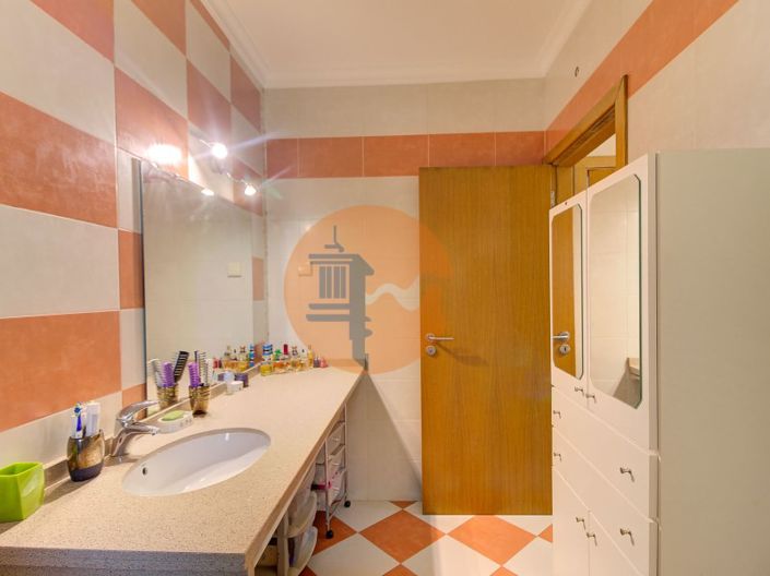 Image No.32-4 Bed House for sale