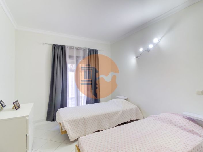 Image No.33-4 Bed House for sale