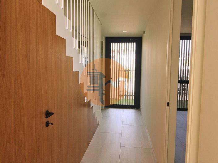 Image No.12-4 Bed House for sale