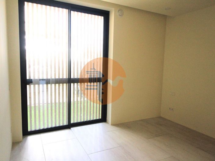 Image No.16-4 Bed House for sale