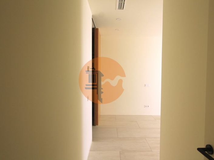 Image No.24-4 Bed House for sale