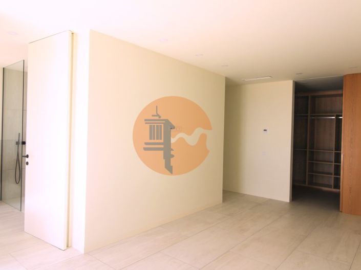 Image No.31-4 Bed House for sale