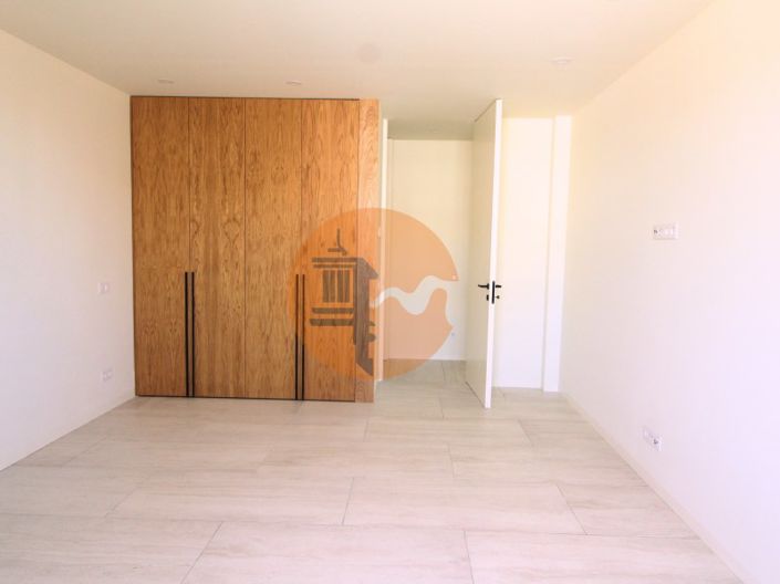 Image No.38-4 Bed House for sale