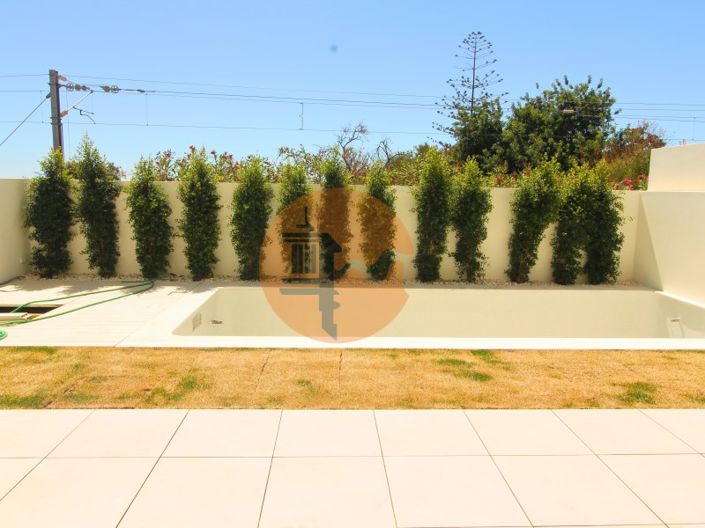 Image No.8-4 Bed House for sale