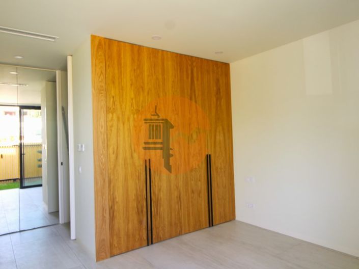 Image No.11-4 Bed House for sale