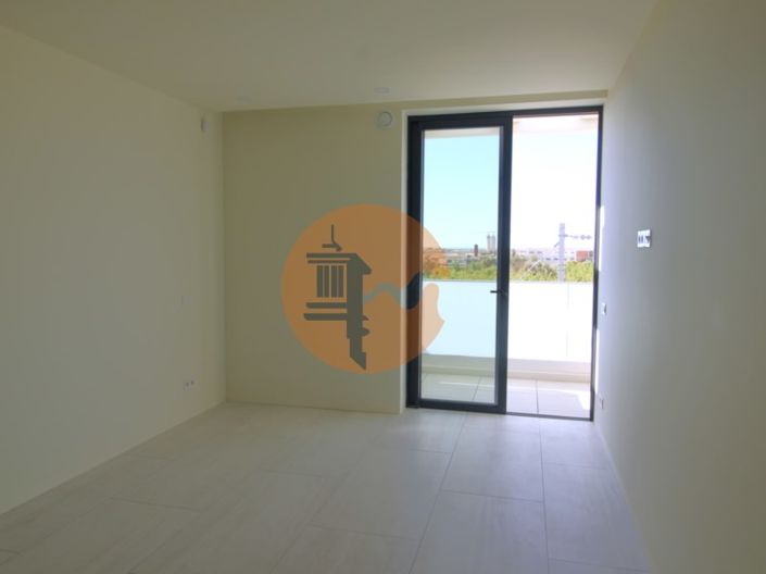 Image No.16-4 Bed House for sale