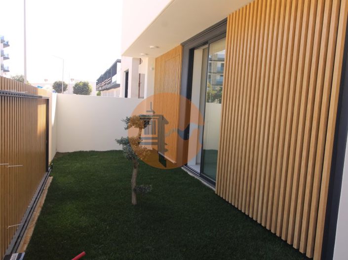 Image No.25-4 Bed House for sale