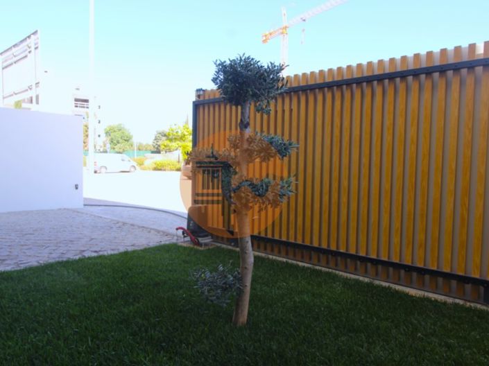 Image No.26-4 Bed House for sale