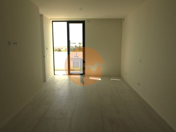 Image No.27-4 Bed House for sale