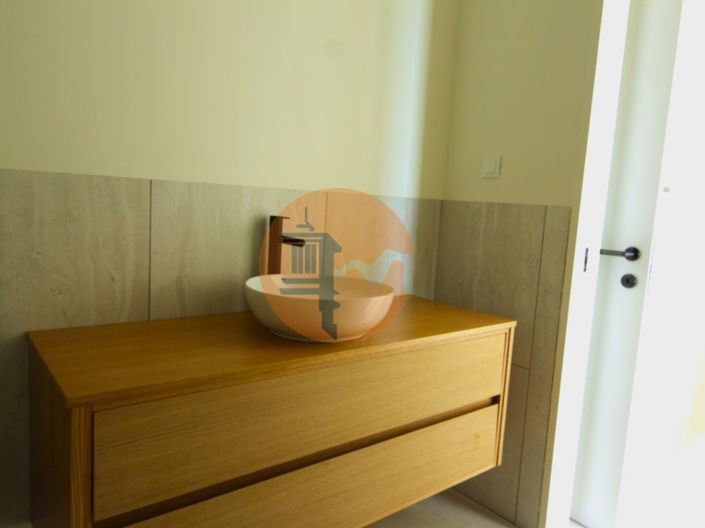 Image No.29-4 Bed House for sale