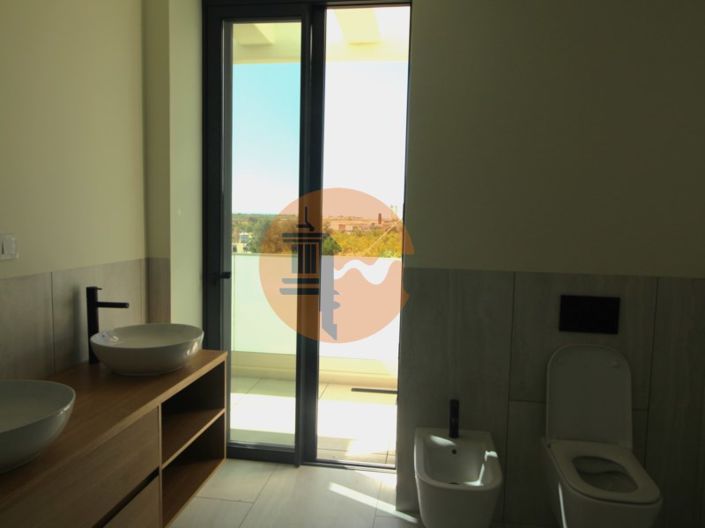 Image No.35-4 Bed House for sale