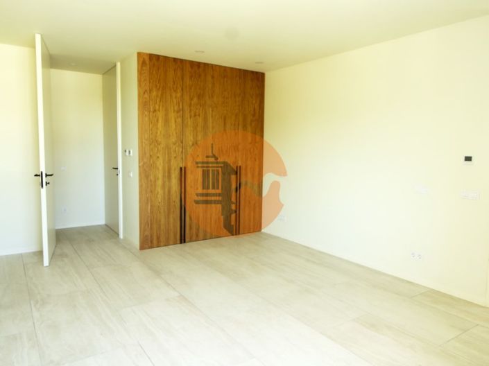 Image No.39-4 Bed House for sale