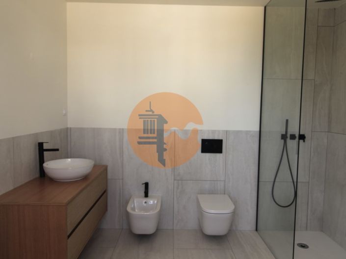 Image No.40-4 Bed House for sale