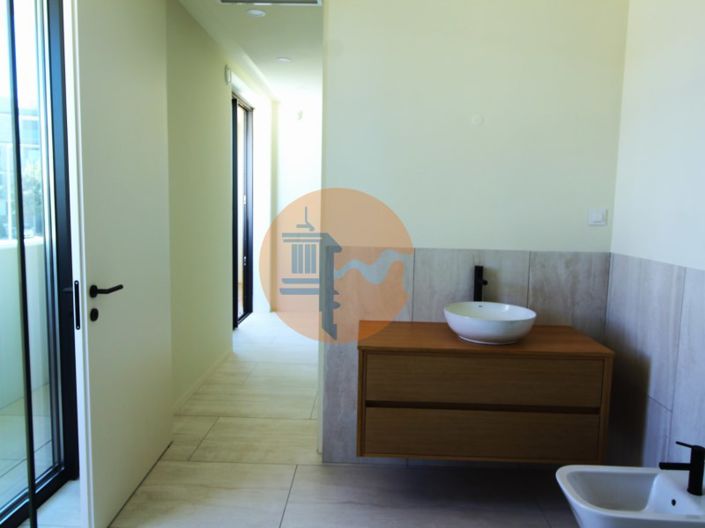 Image No.41-4 Bed House for sale