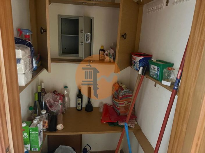 Image No.12-2 Bed House for sale