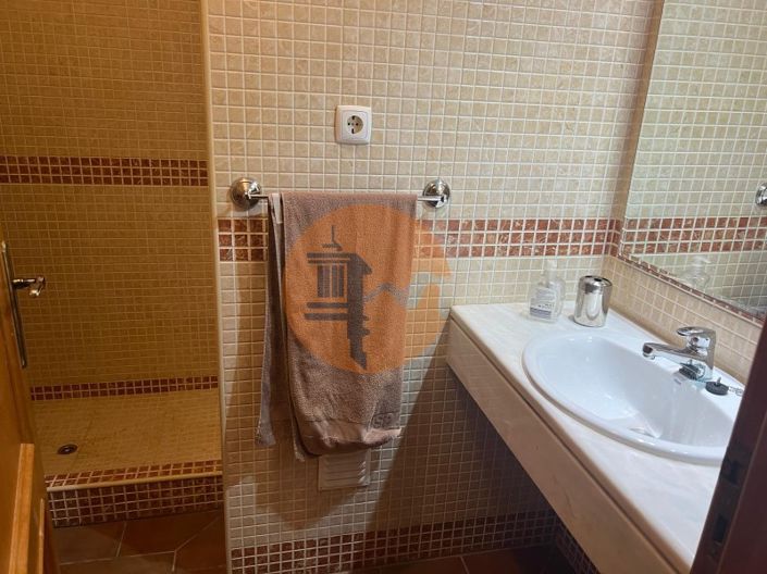 Image No.5-2 Bed House for sale